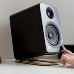 Kanto SE4W Pair of Elevated Computer Speaker Stands White